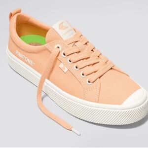 NWT Cariuma OCA Low Pantone Peach Fuzz Canvas Sneakers, Size 11